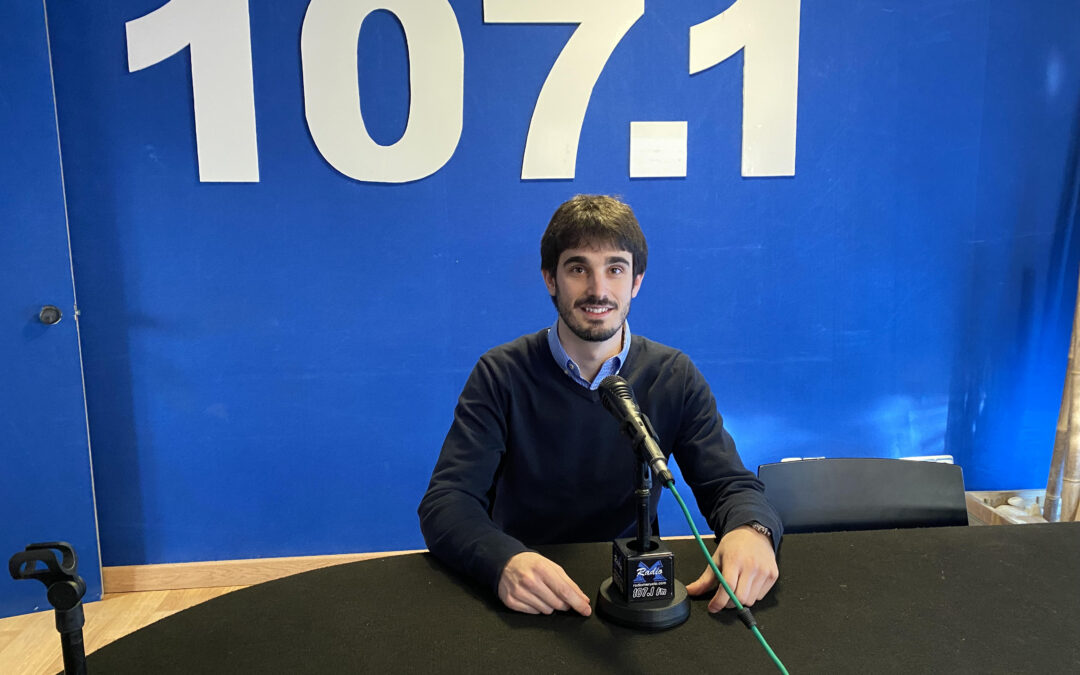 Entrevista en los estudios de Radio Meruelo
